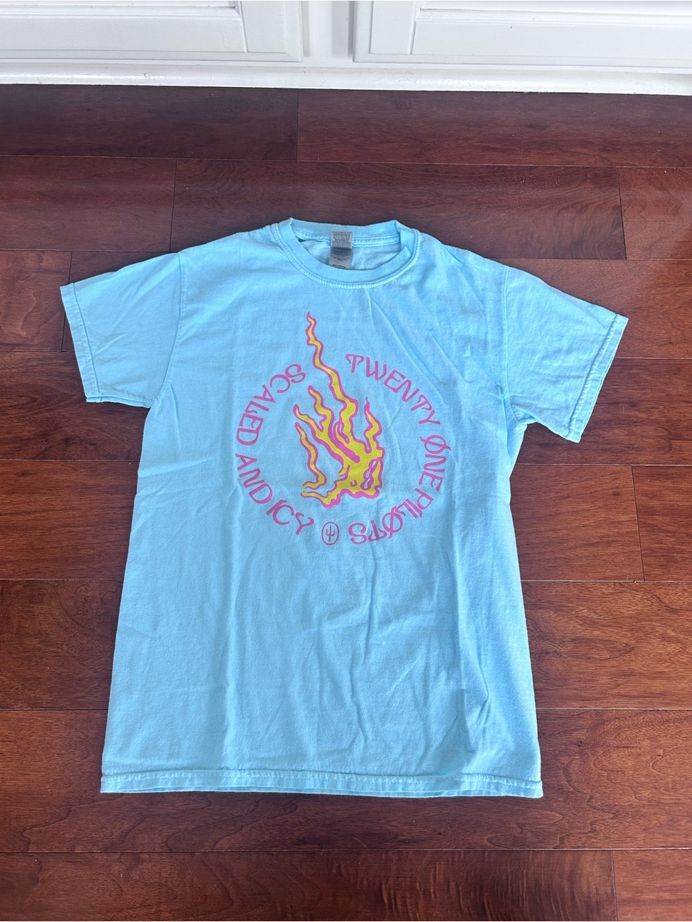 Twenty One Pilots Scaled and Icy t-shirt size small